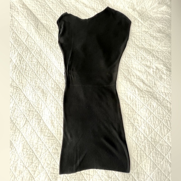 Off shoulder black dress - Picture 2 of 5